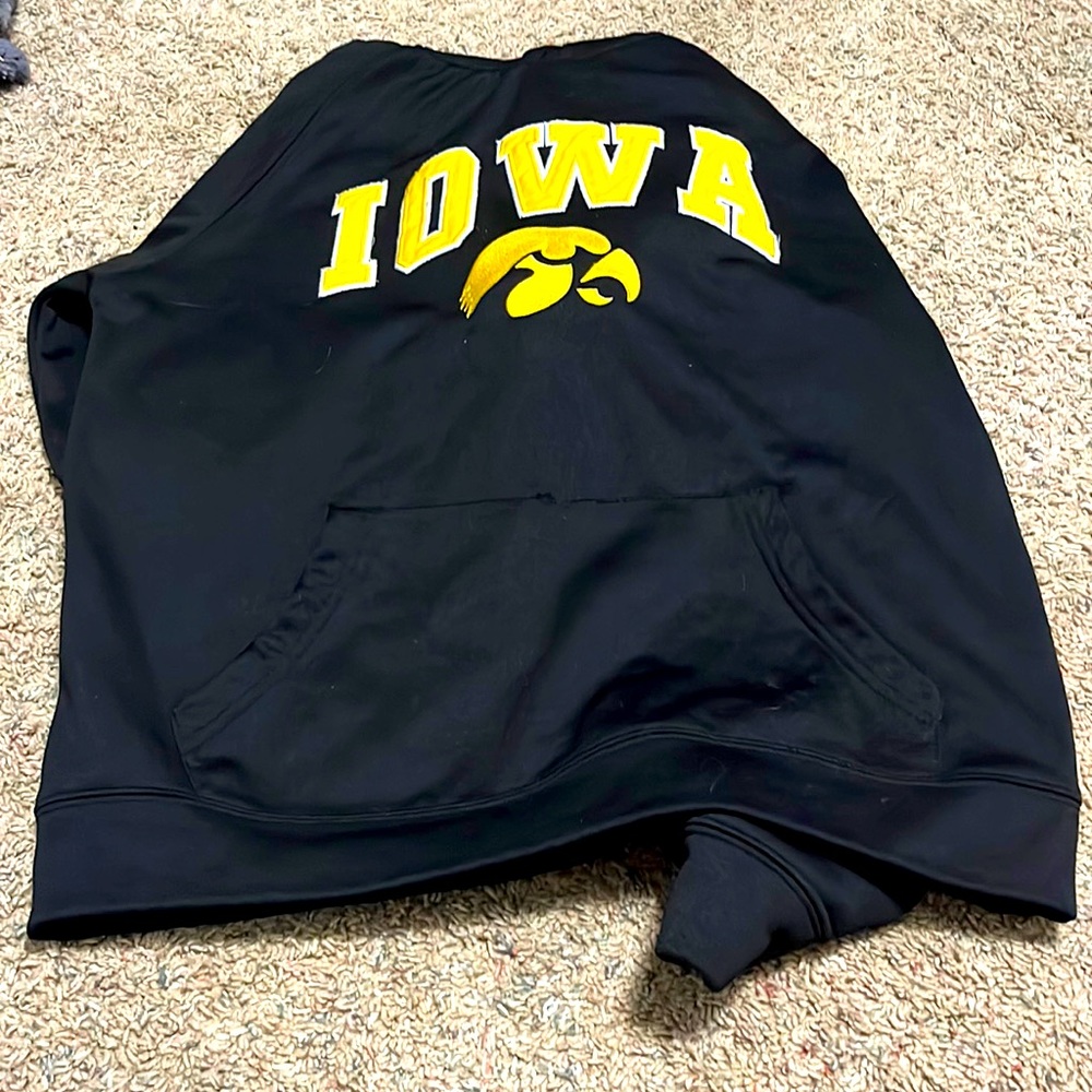 Men’s Iowa sweatshirt